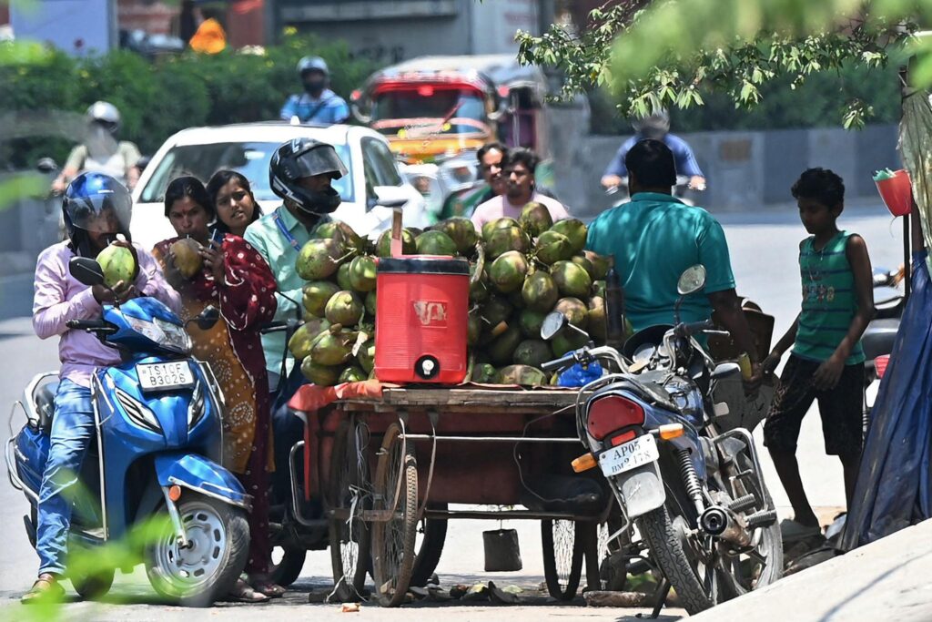people protecting themselves from heatwave in India summer extreme temperature