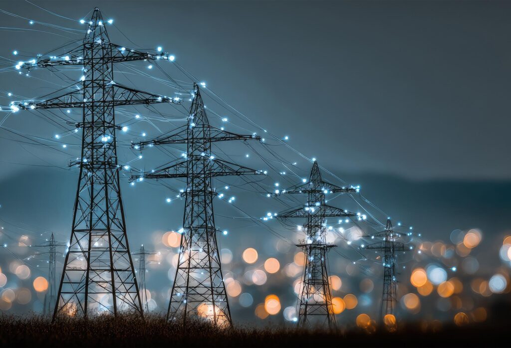 Telangana Proposes Monthly Fuel Adjustment Charges Amid Rising DISCOM Losses Hyderabad skyline and electricity network representing Telangana’s growing power demand.