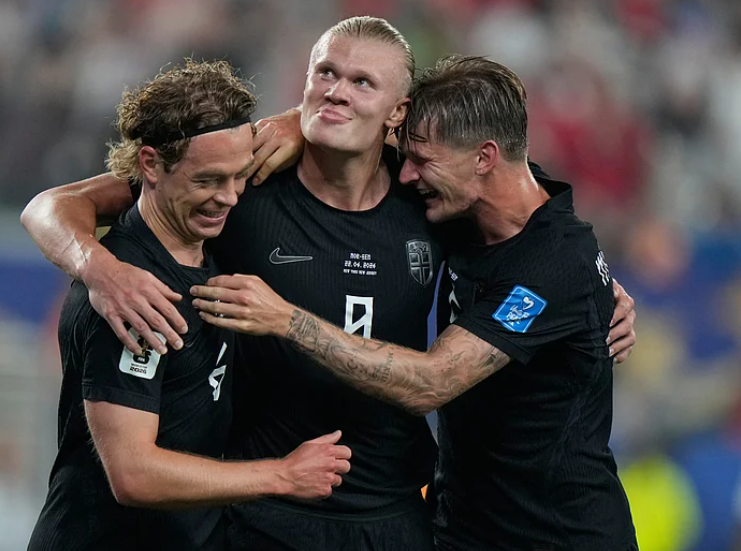 Erling Haaland celebrates with Norway teammates after scoring against Senegal in FIFA World Cup 2026