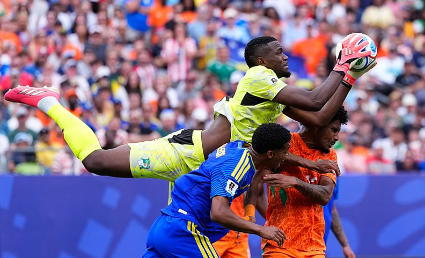 Yahia Fofana makes a save for Ivory Coast against Curacao in FIFA World Cup 2026