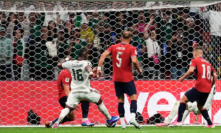 Julian Quinones scores Mexico