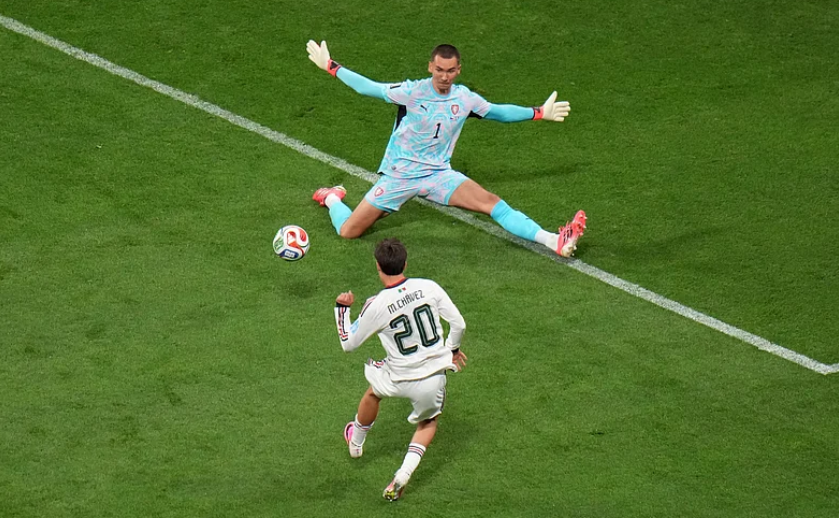 Mateo Chavez scores for Mexico against Czechia in FIFA World Cup 2026