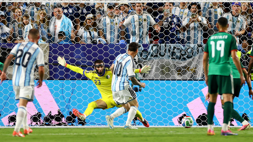 Lionel Messi scores Argentina