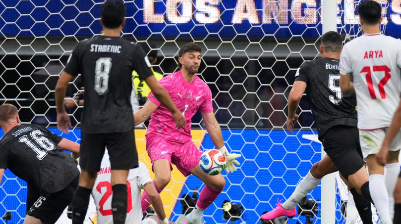 Ramin Rezaeian scores Iran