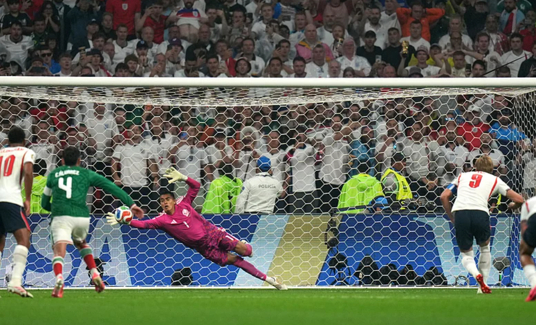 Harry Kane scores a penalty for England against Mexico during the FIFA World Cup 2026 Round of 16