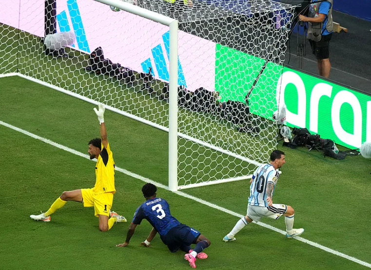 Lionel Messi scores Argentina