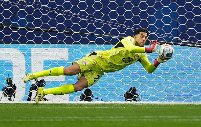 Egypt goalkeeper Mostafa Shobeir saves Lionel Messi