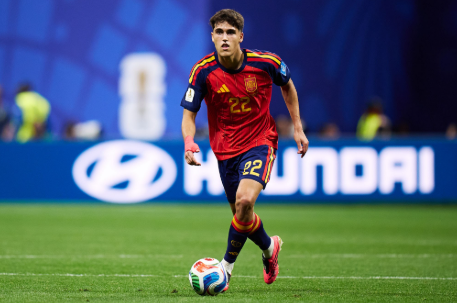Pau Cubarsi with the 2026 FIFA World Cup Best Young Player award