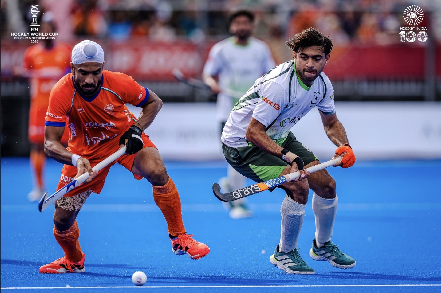 Hardik Singh battles Pakistan forward Hannan Shahid for possession during India vs Pakistan at the FIH Hockey World Cup 2026.