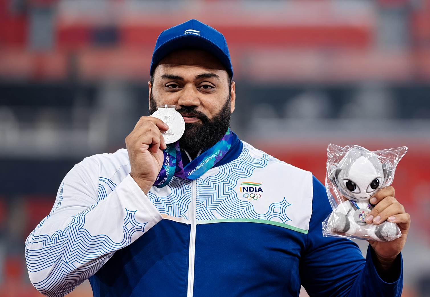 Tajinderpal Singh Toor with his shot put silver medal